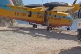 Bafa Gölü’ne düşen uçak çıkartıldı