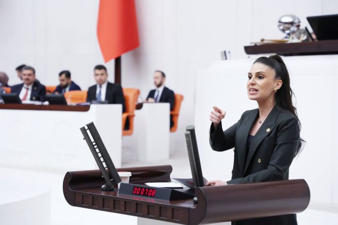 GİZEM ÖZCAN kürsü
